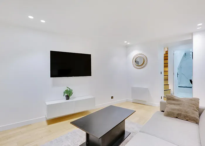 Beautiful 2 Bdr Duplex In Paris