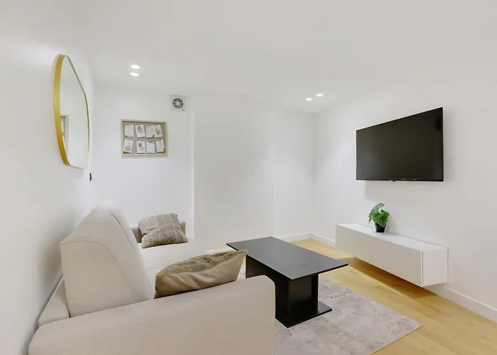 Beautiful 2 Bdr Duplex In Paris